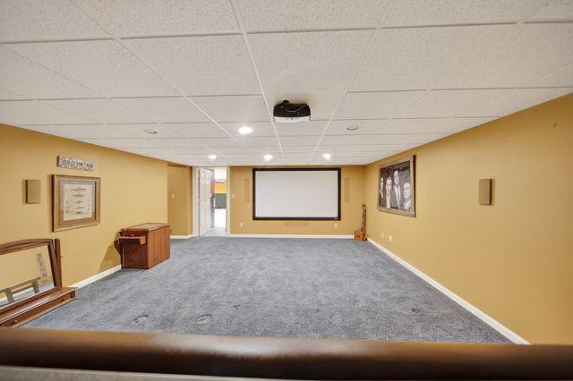 426 SHAWNEE Drive, Erie, PA 16505