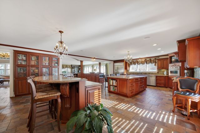 426 SHAWNEE Drive, Erie, PA 16505