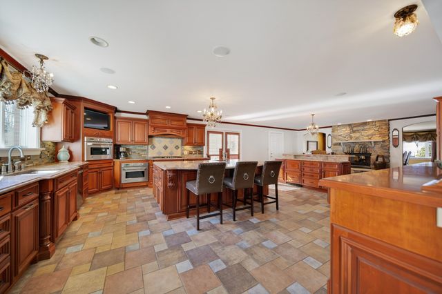 426 SHAWNEE Drive, Erie, PA 16505