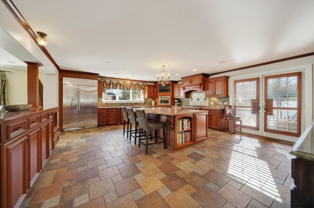 426 SHAWNEE Drive, Erie, PA 16505