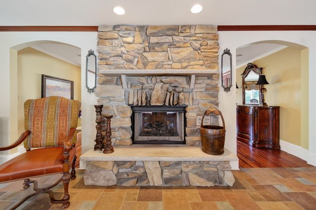 426 SHAWNEE Drive, Erie, PA 16505