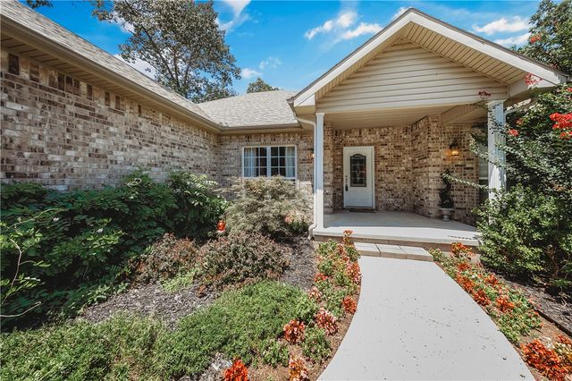 1 Totton Lane, Bella Vista, AR 72714