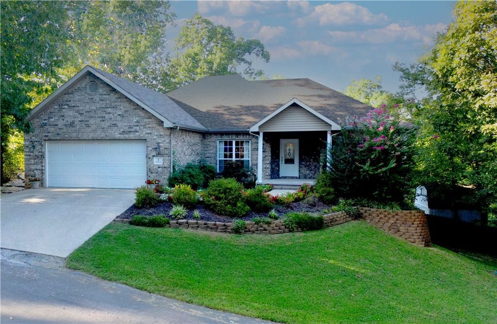 1 Totton Lane, Bella Vista, AR 72714