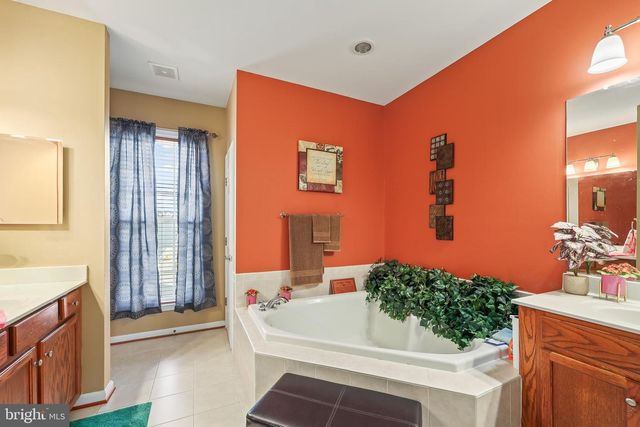 2725 CELESTIAL DR, Woodbridge, VA 22191