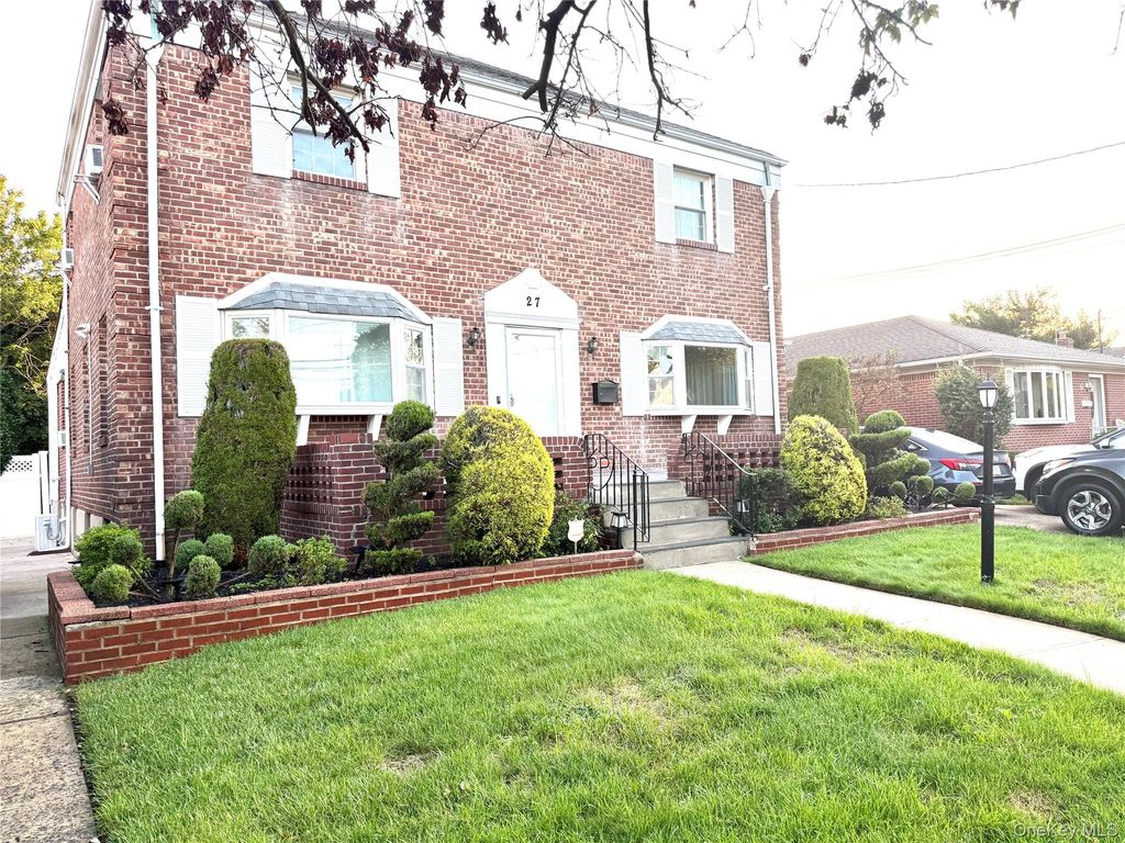 27 Victor Street, Valley Stream, NY 11580