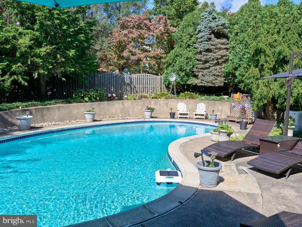569 MAPLE AVE, DOYLESTOWN, PA 18901 — photo 5