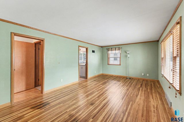 928 W 3rd St Street, Sioux Falls, SD 57104