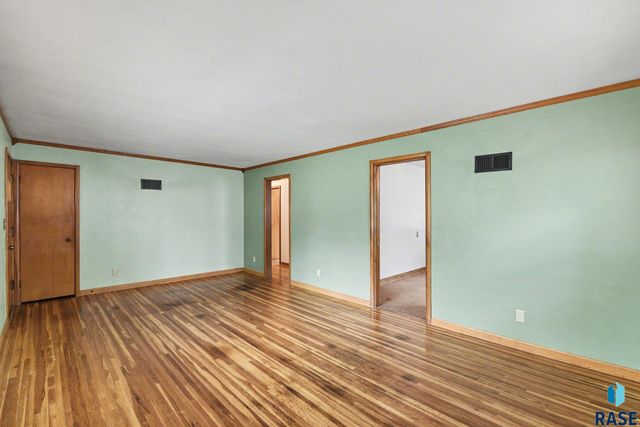 928 W 3rd St Street, Sioux Falls, SD 57104