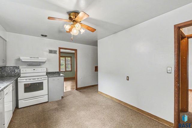 928 W 3rd St Street, Sioux Falls, SD 57104