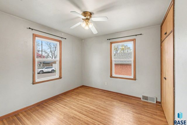 928 W 3rd St Street, Sioux Falls, SD 57104