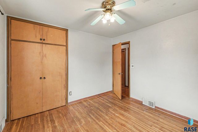 928 W 3rd St Street, Sioux Falls, SD 57104