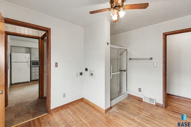 928 W 3rd St Street, Sioux Falls, SD 57104
