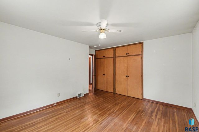 928 W 3rd St Street, Sioux Falls, SD 57104