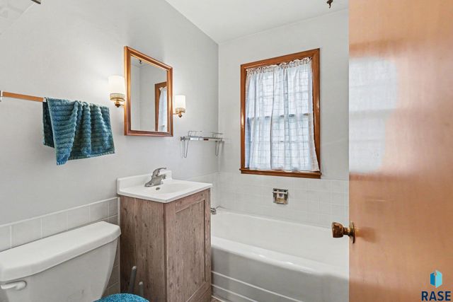 928 W 3rd St Street, Sioux Falls, SD 57104