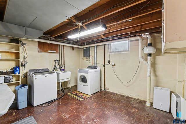 928 W 3rd St Street, Sioux Falls, SD 57104