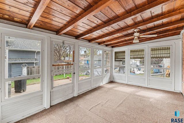 928 W 3rd St Street, Sioux Falls, SD 57104