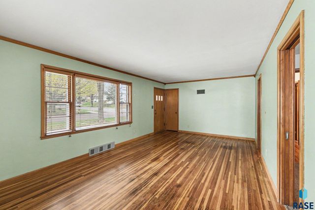928 W 3rd St Street, Sioux Falls, SD 57104
