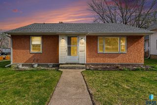 928 W 3rd St Street, Sioux Falls, SD 57104