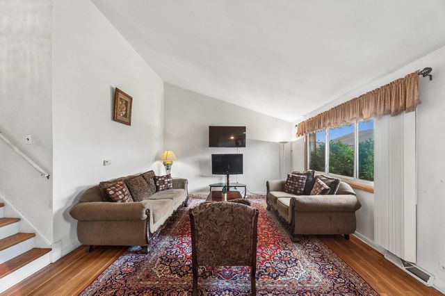 9481 Park Lane, Des Plaines, IL 60016