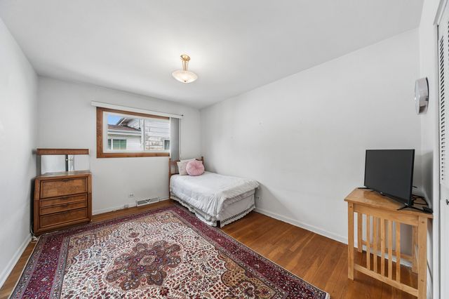 9481 Park Lane, Des Plaines, IL 60016