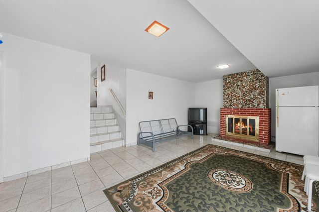 9481 Park Lane, Des Plaines, IL 60016