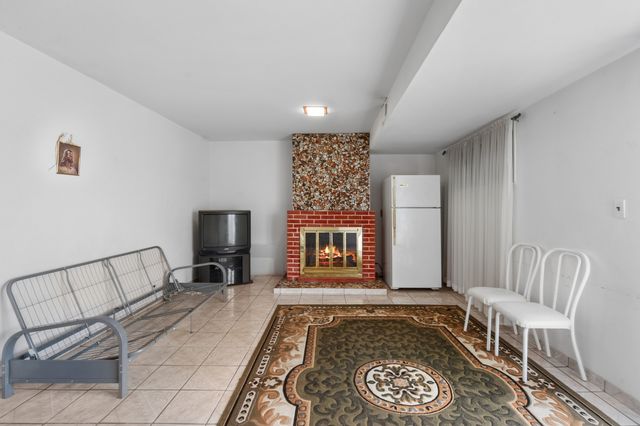 9481 Park Lane, Des Plaines, IL 60016