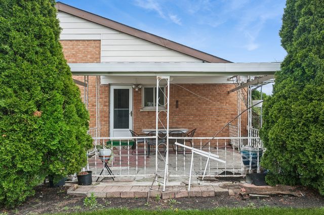 9481 Park Lane, Des Plaines, IL 60016