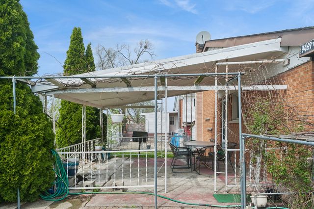 9481 Park Lane, Des Plaines, IL 60016