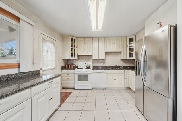 9481 Park Lane, Des Plaines, IL 60016