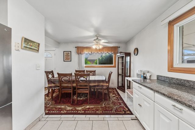 9481 Park Lane, Des Plaines, IL 60016