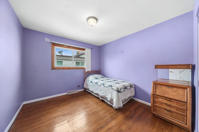9481 Park Lane, Des Plaines, IL 60016