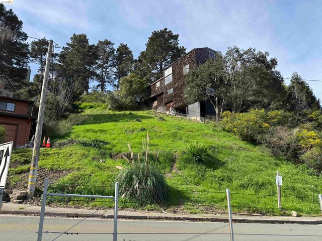 Buena Vista Ave, Richmond, CA 94802