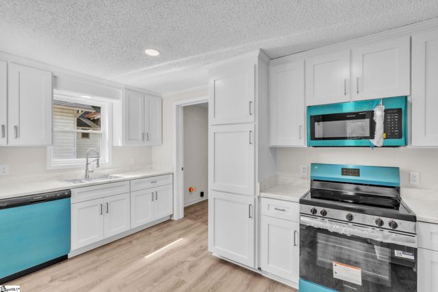 470 W Hayne Street, Woodruff, SC 29388