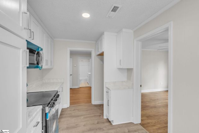 470 W Hayne Street, Woodruff, SC 29388