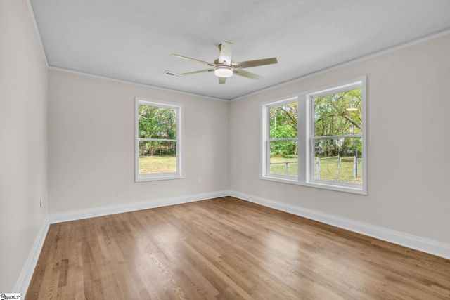 470 W Hayne Street, Woodruff, SC 29388