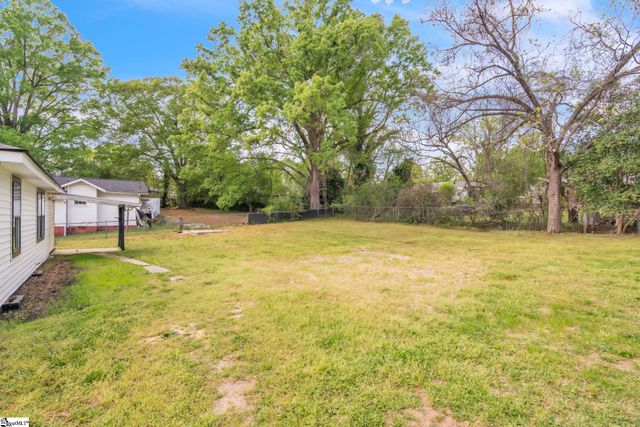 470 W Hayne Street, Woodruff, SC 29388