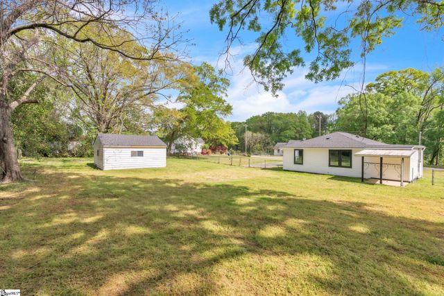 470 W Hayne Street, Woodruff, SC 29388