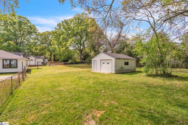 470 W Hayne Street, Woodruff, SC 29388