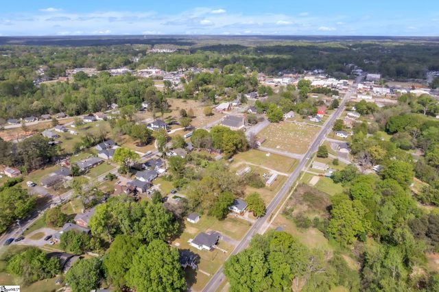 470 W Hayne Street, Woodruff, SC 29388