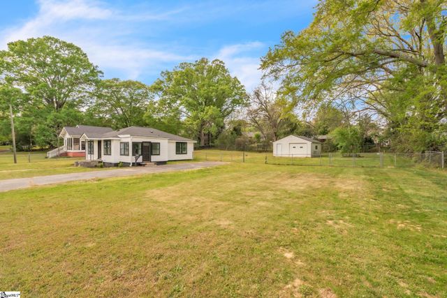 470 W Hayne Street, Woodruff, SC 29388