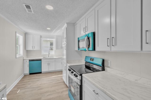 470 W Hayne Street, Woodruff, SC 29388