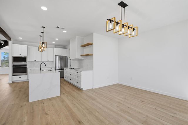 208 Ulupau CIR, Bastrop, TX 78602