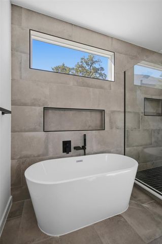 208 Ulupau CIR, Bastrop, TX 78602