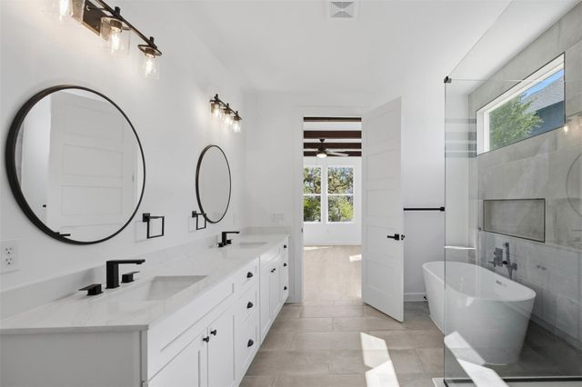208 Ulupau CIR, Bastrop, TX 78602