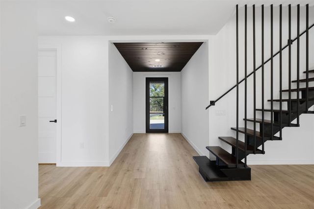 208 Ulupau CIR, Bastrop, TX 78602