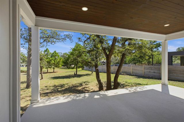 208 Ulupau CIR, Bastrop, TX 78602