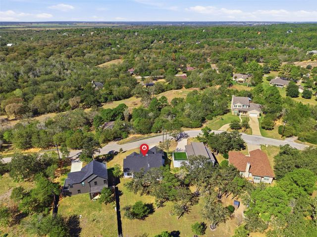 208 Ulupau CIR, Bastrop, TX 78602