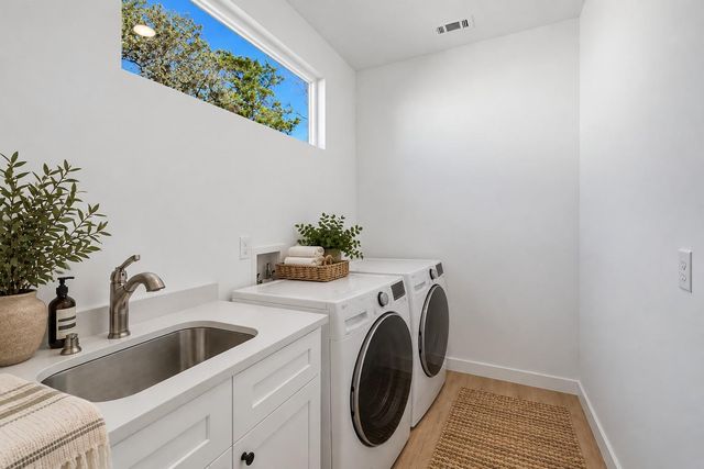 208 Ulupau CIR, Bastrop, TX 78602