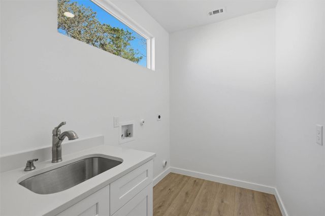 208 Ulupau CIR, Bastrop, TX 78602