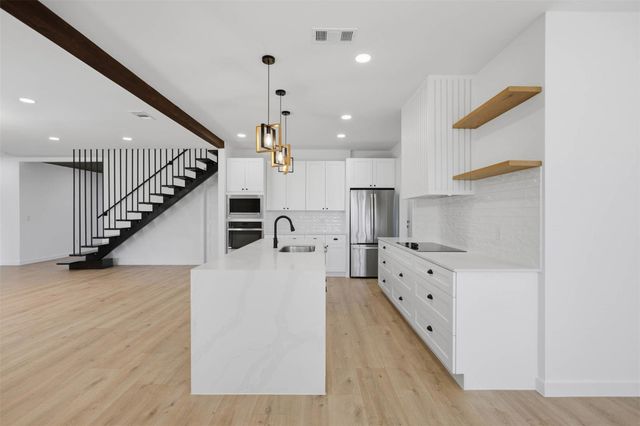 208 Ulupau CIR, Bastrop, TX 78602